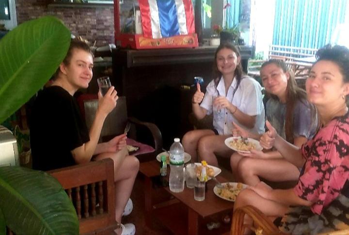 Srikrung Guesthouse Phra Nakhon Si Ayutthaya Exteriör bild