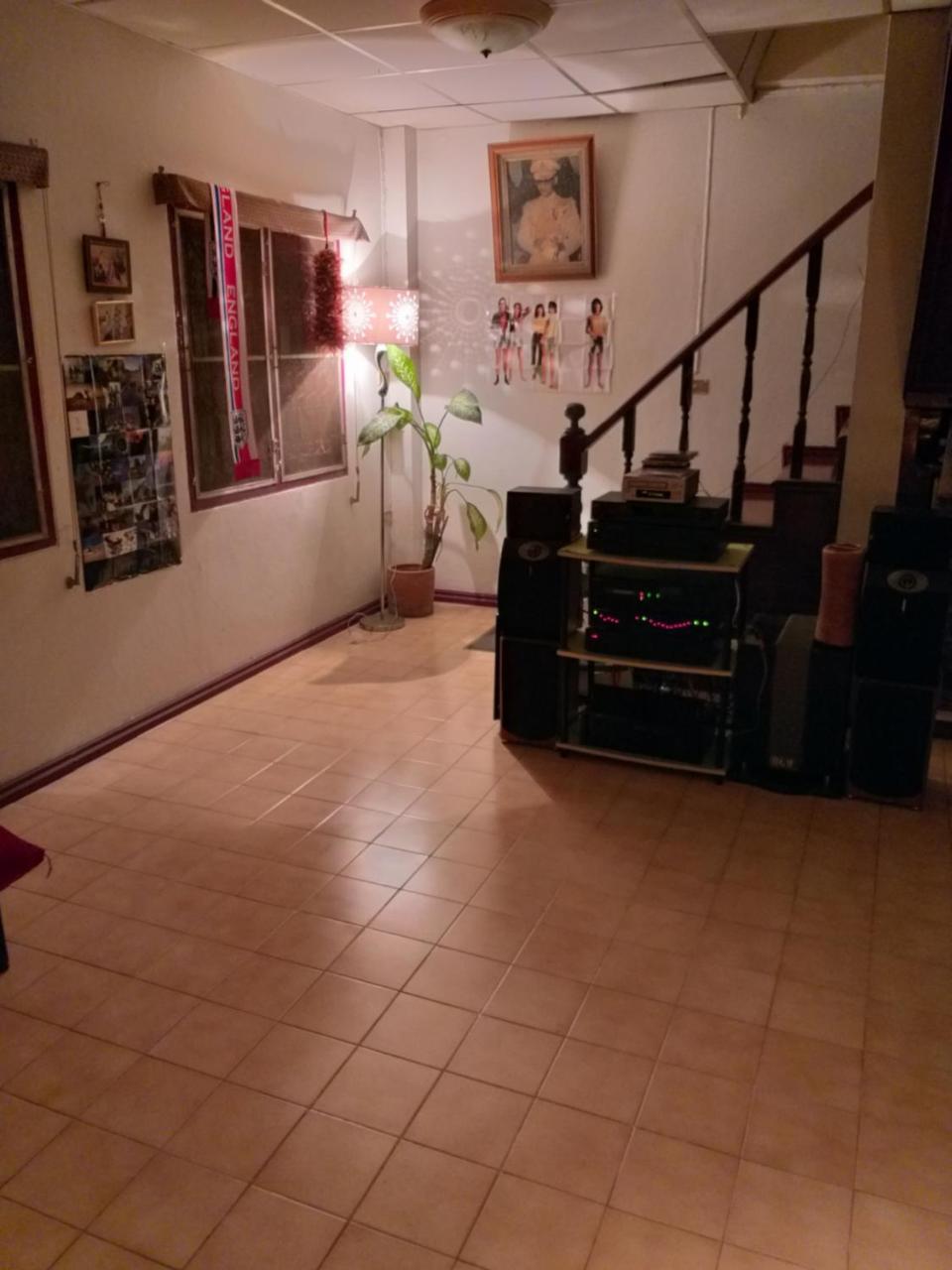 Srikrung Guesthouse Phra Nakhon Si Ayutthaya Exteriör bild